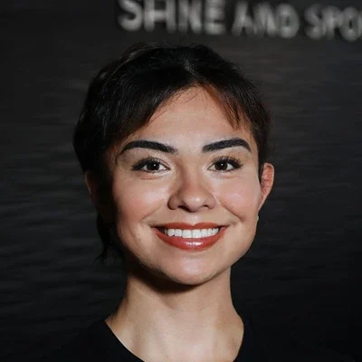 A headshot photo o f Destiny, a massage therapist at Axis Spine and Sport