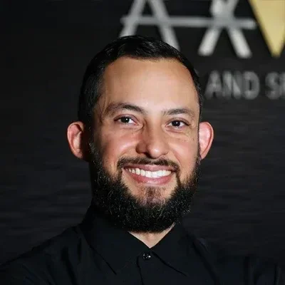 A headshot photo of chiropractor James Holloway of Axis Spine and Sport